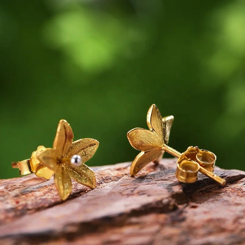 Golden Lily Stud