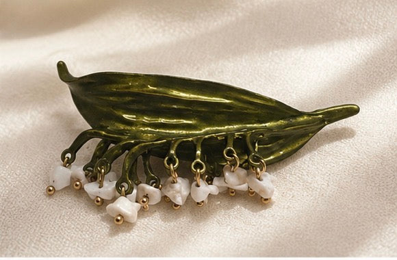 Dangle pearl Leaf Brooch