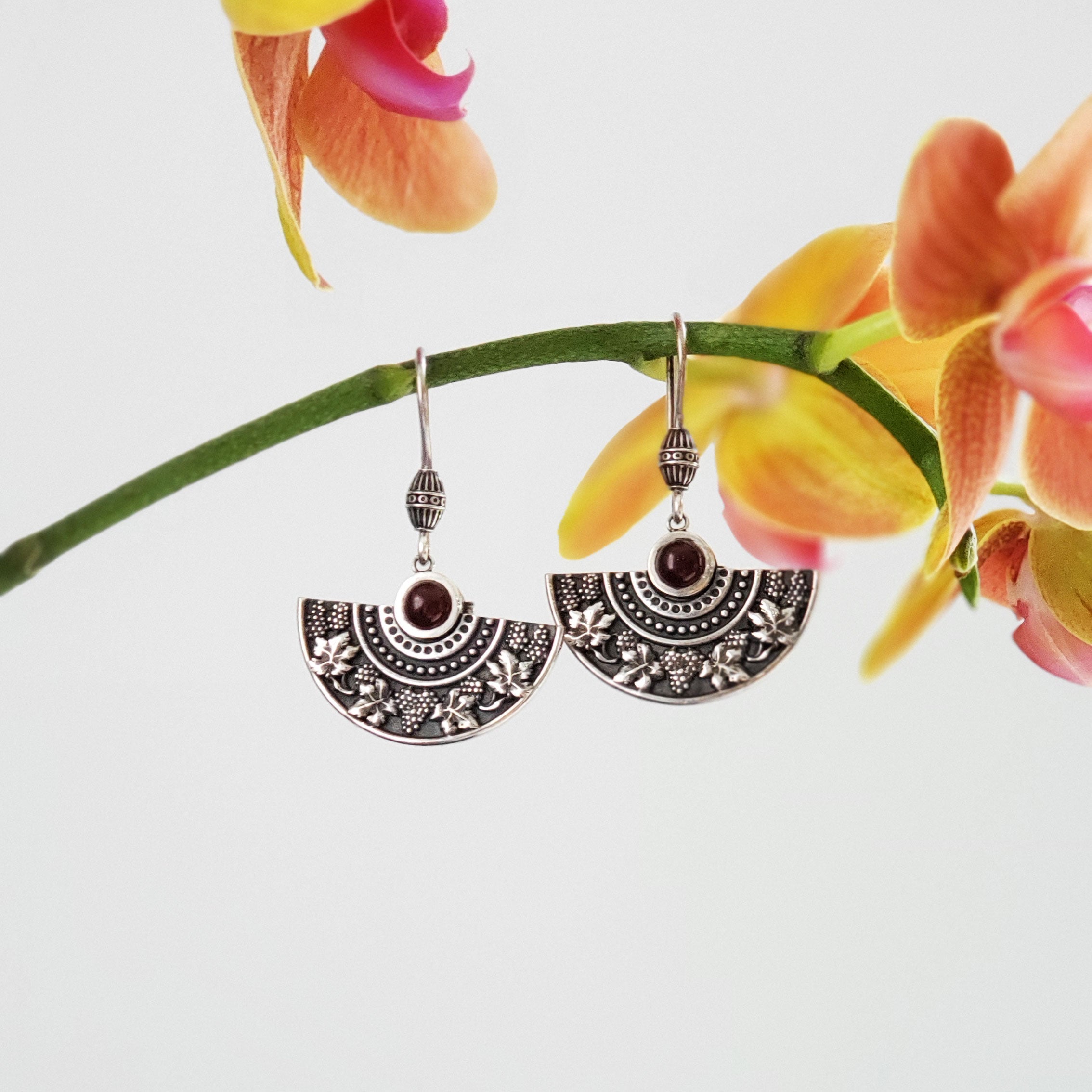 Arm Root Earrings - Grapes