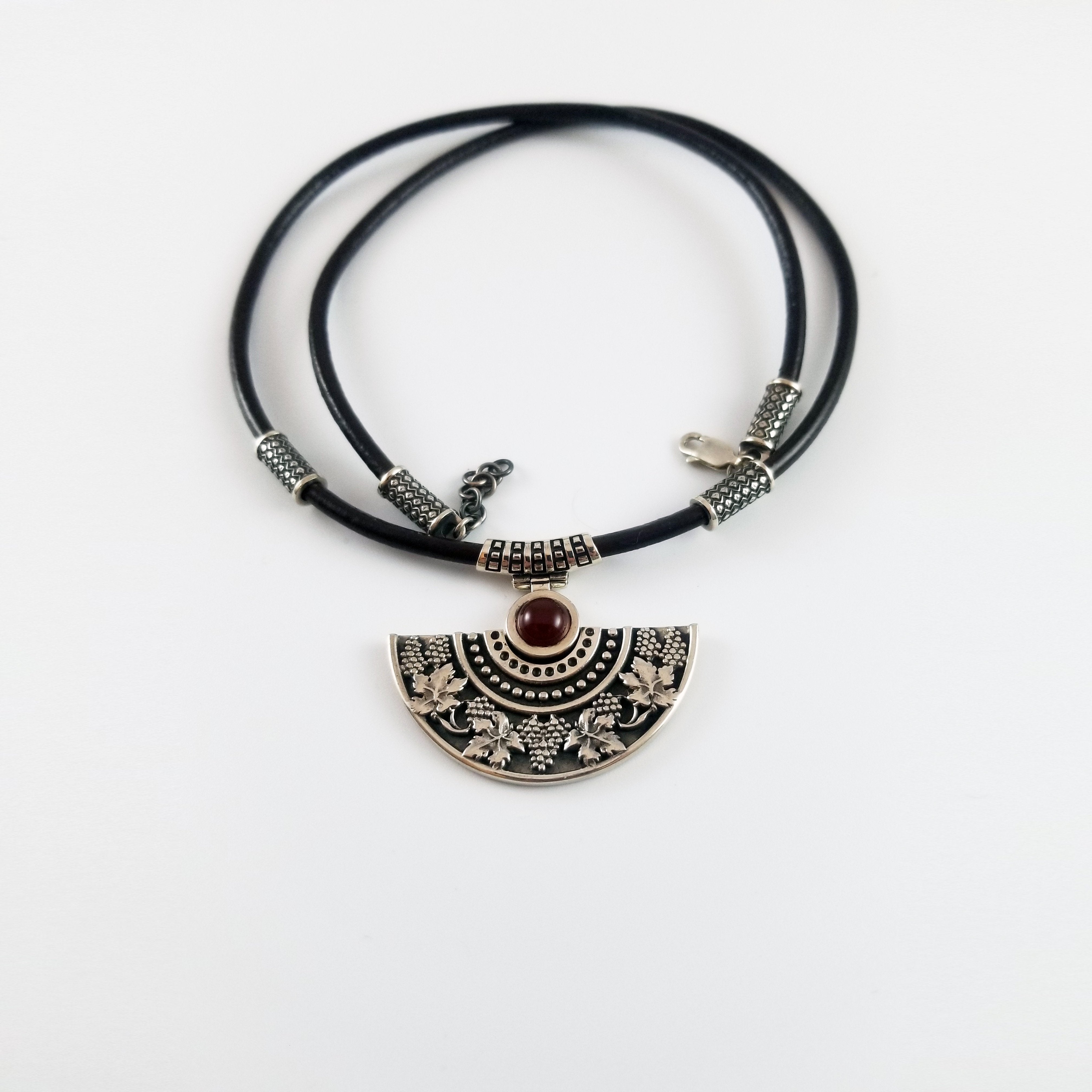 Arm Root Grapes Pendant