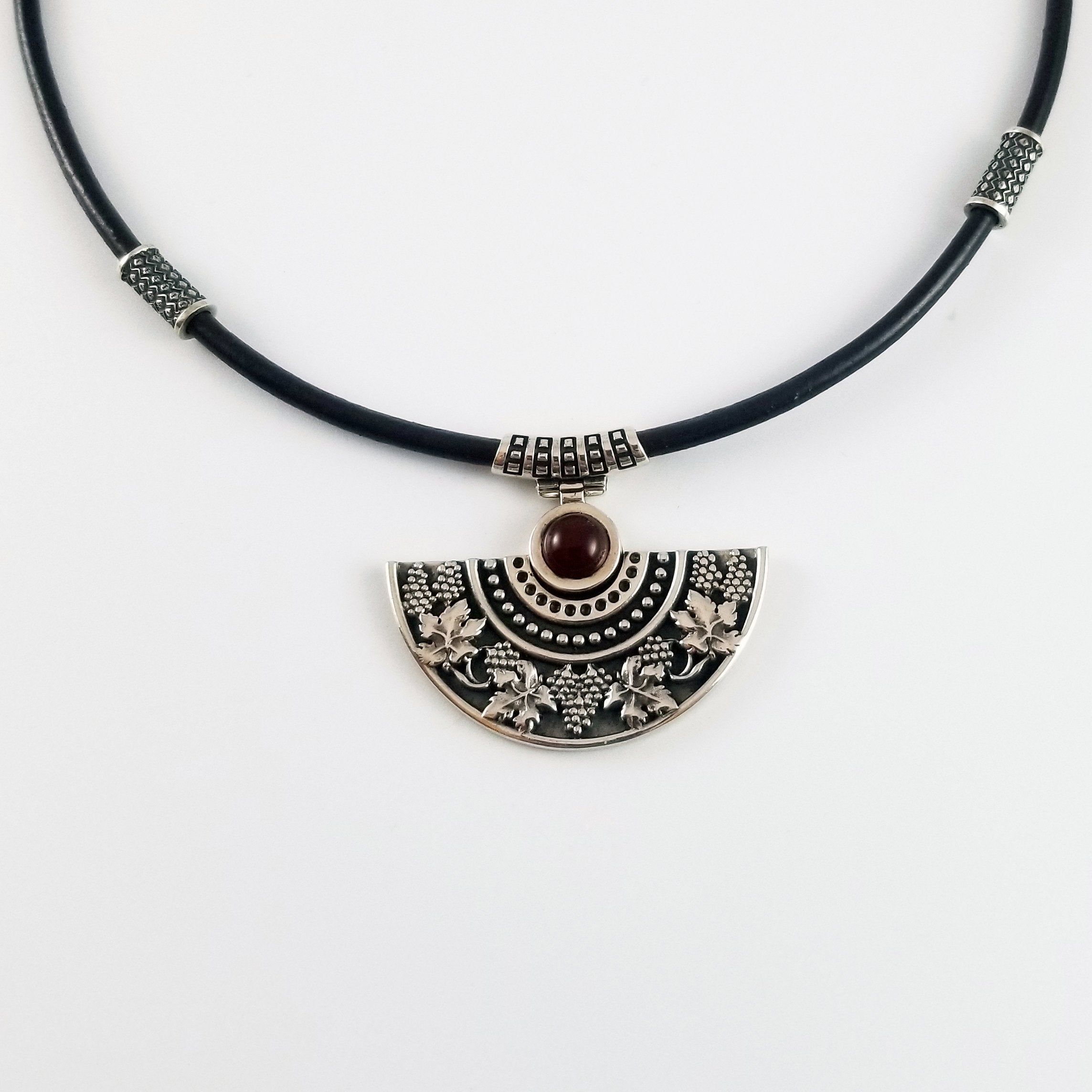 Arm Root Grapes Pendant