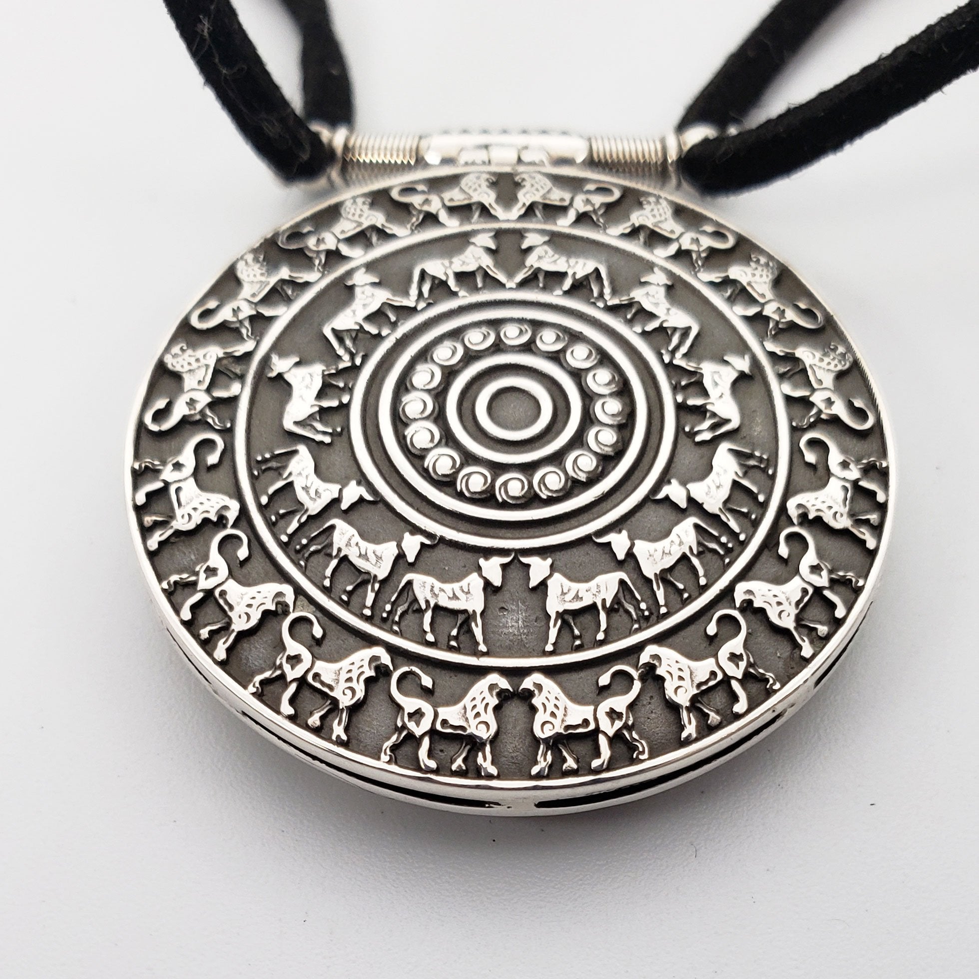 Arm Root Urartu Pendant