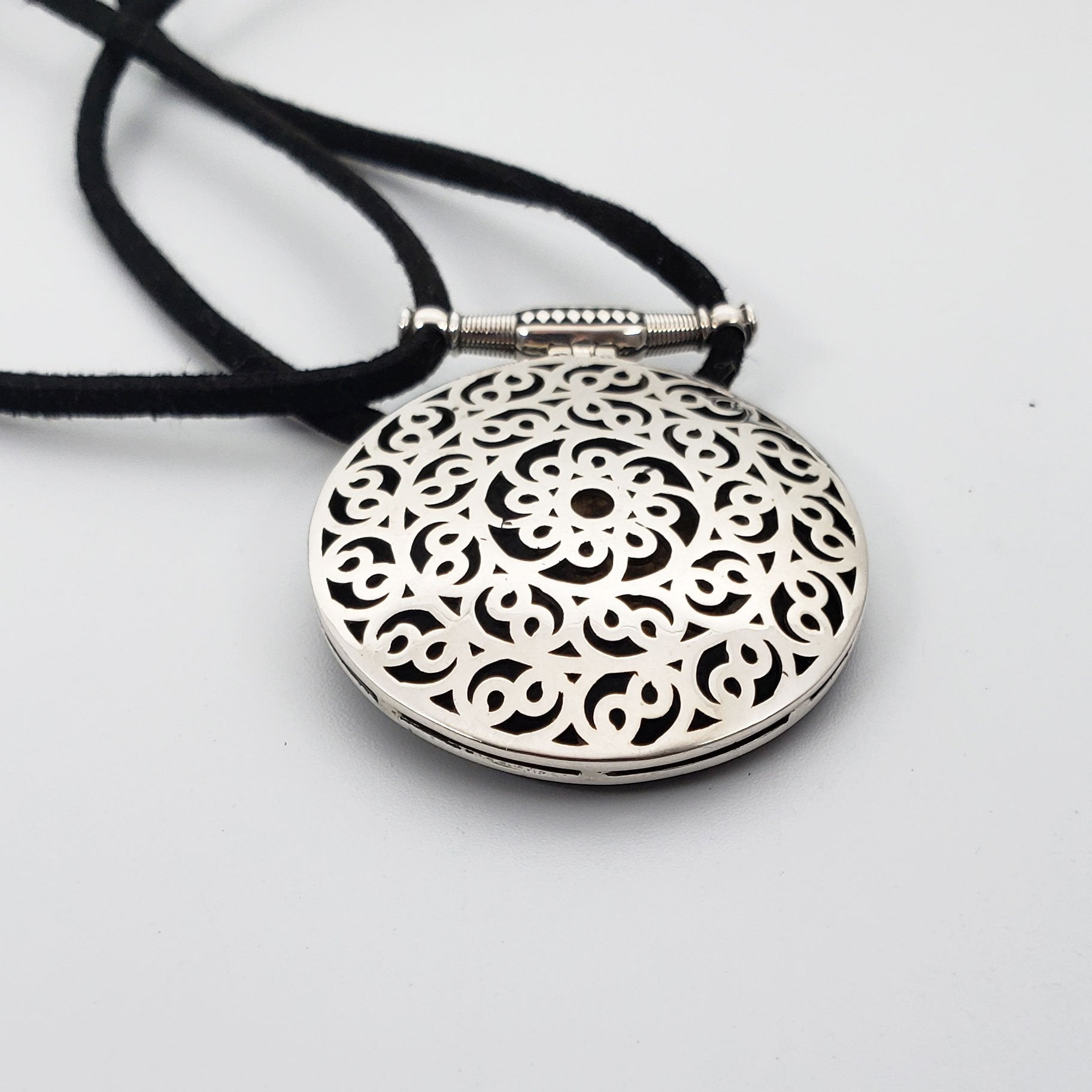 Arm Root Urartu Pendant