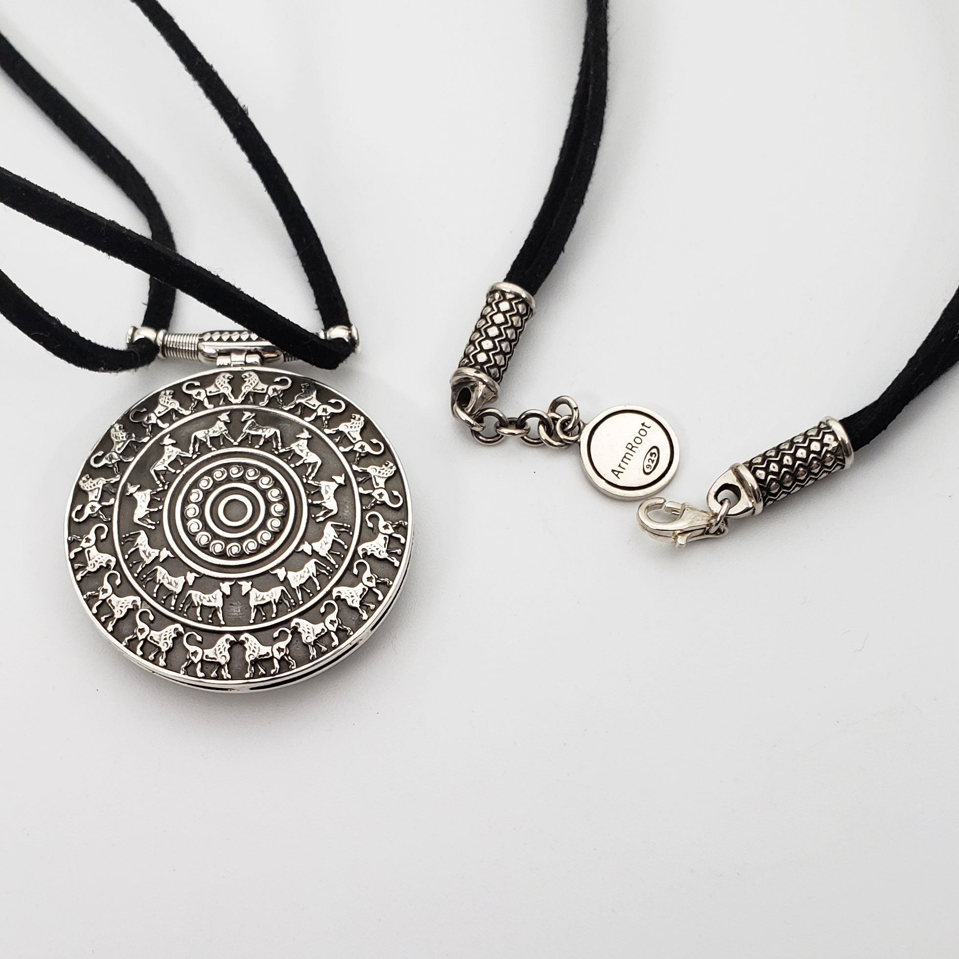 Arm Root Urartu Pendant