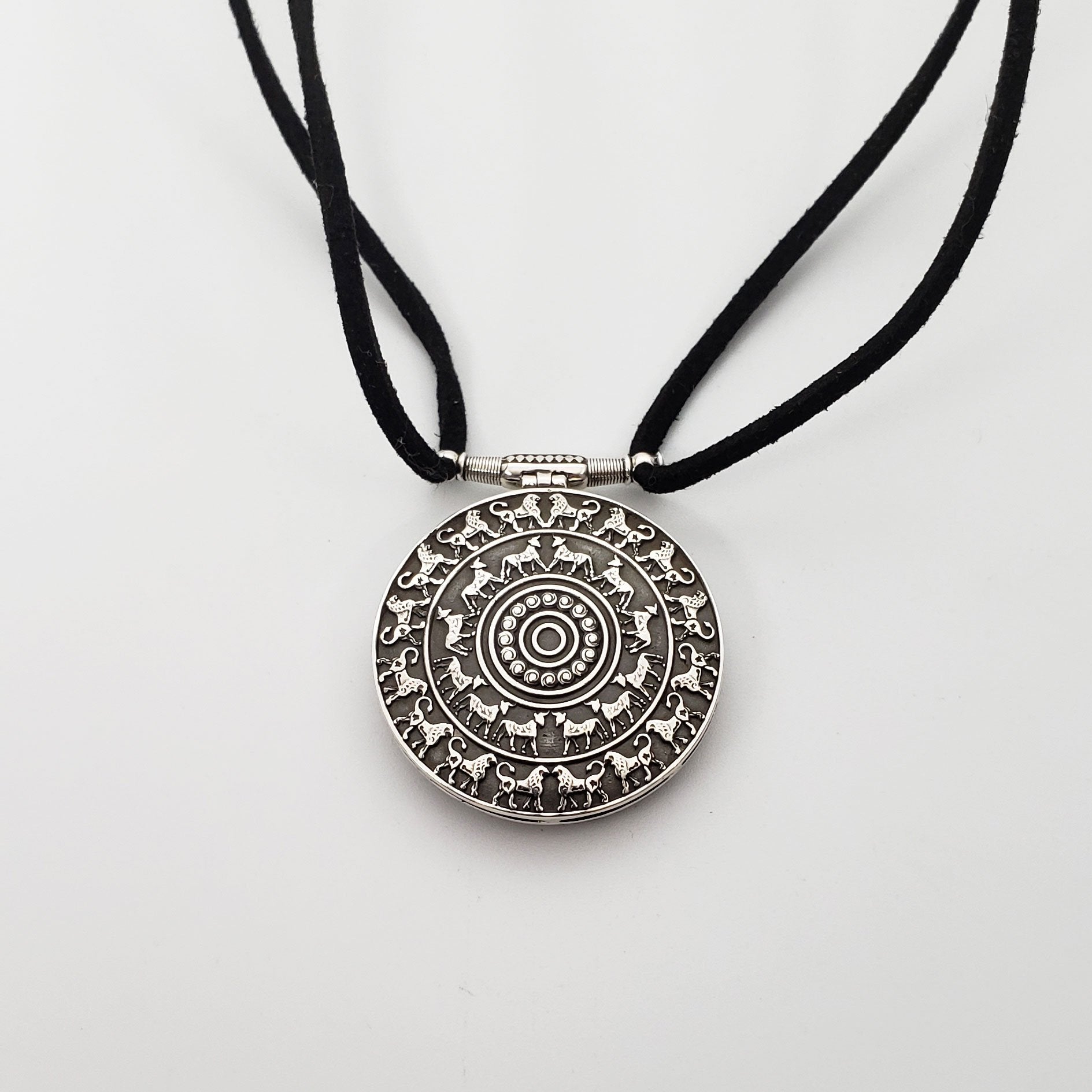 Arm Root Urartu Pendant