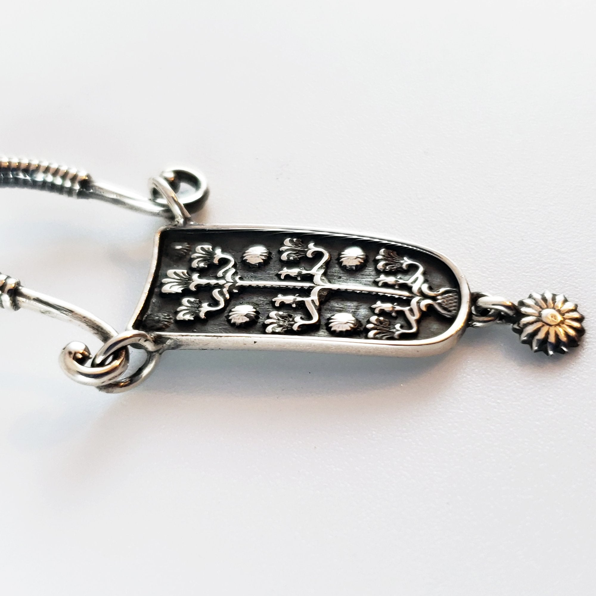 Arm Root Van Earrings Small