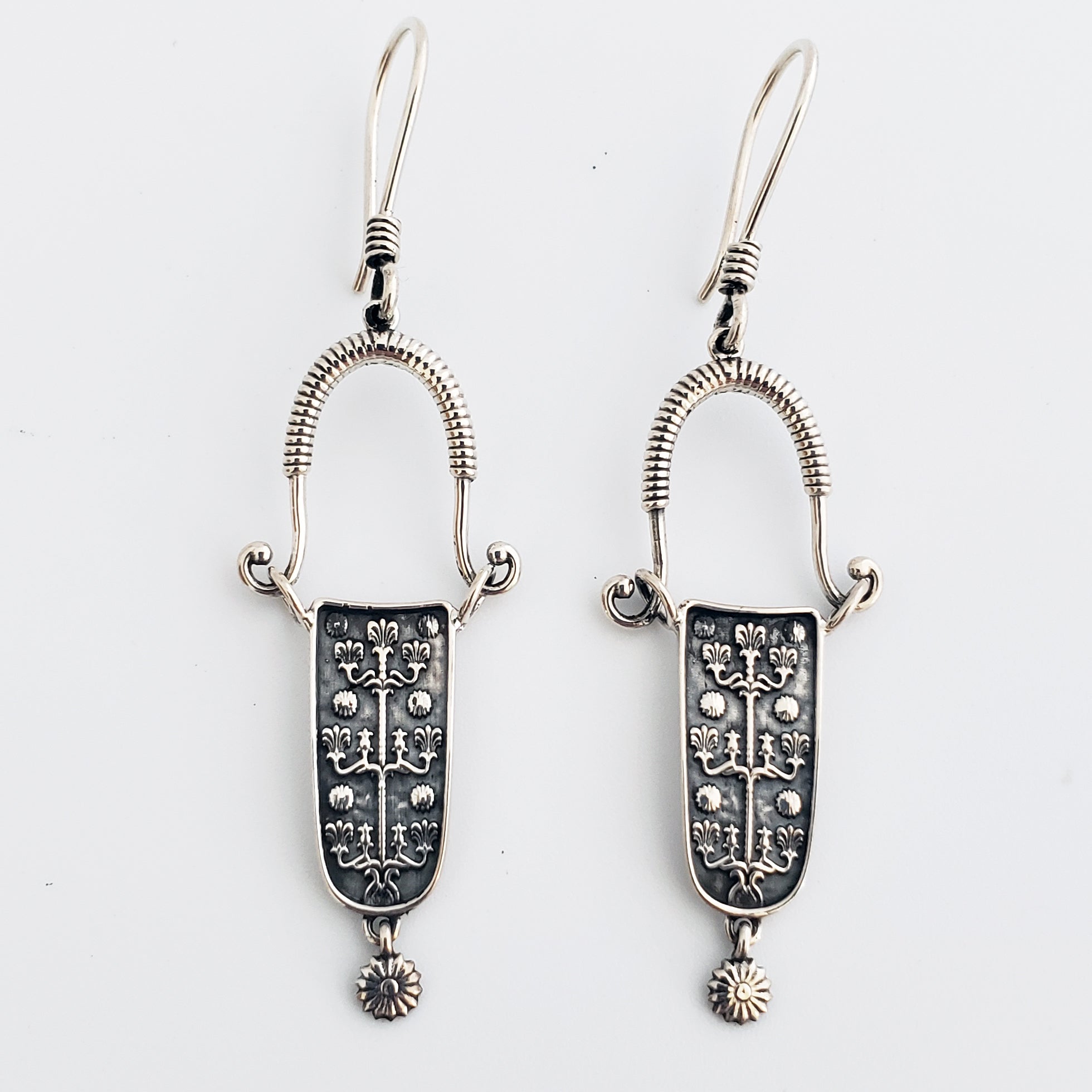 Arm Root Van Earrings Small