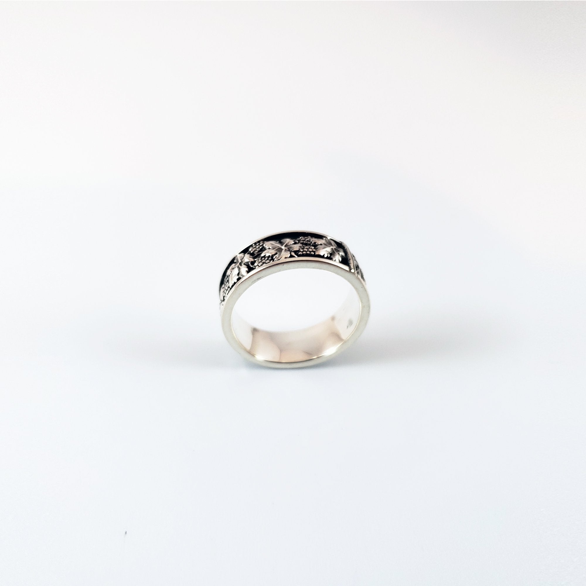 Arm Root Grapes Ring