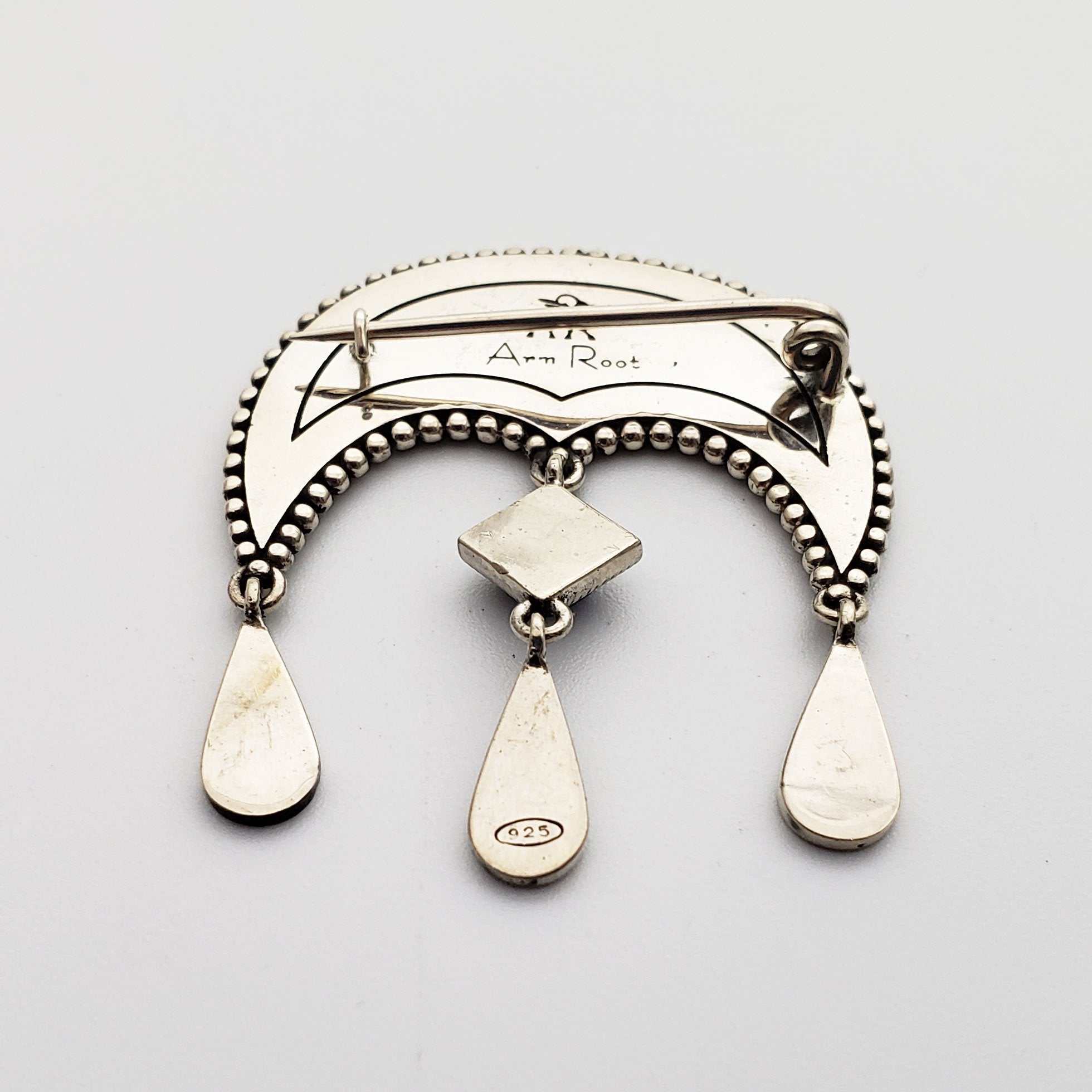 Arm Root Daghdghan Brooch with Lapis Lazuli