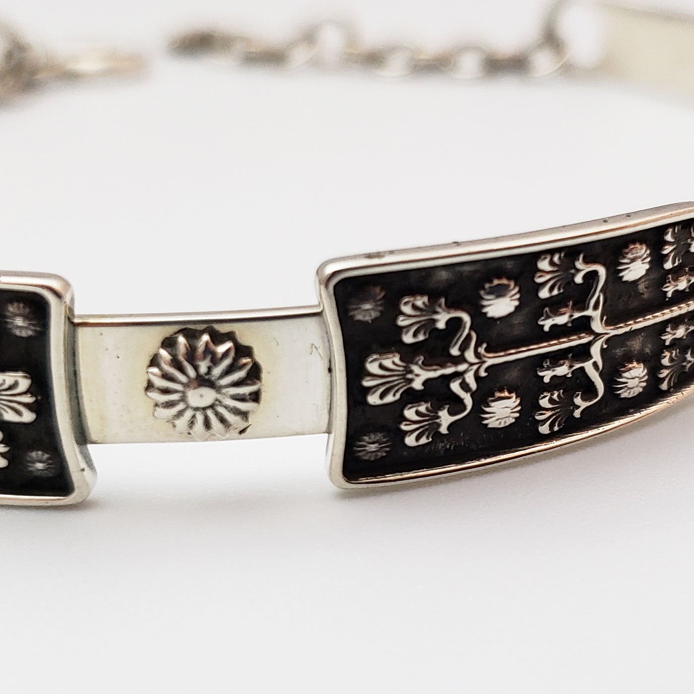 Arm Root Van Kingdom Bracelet