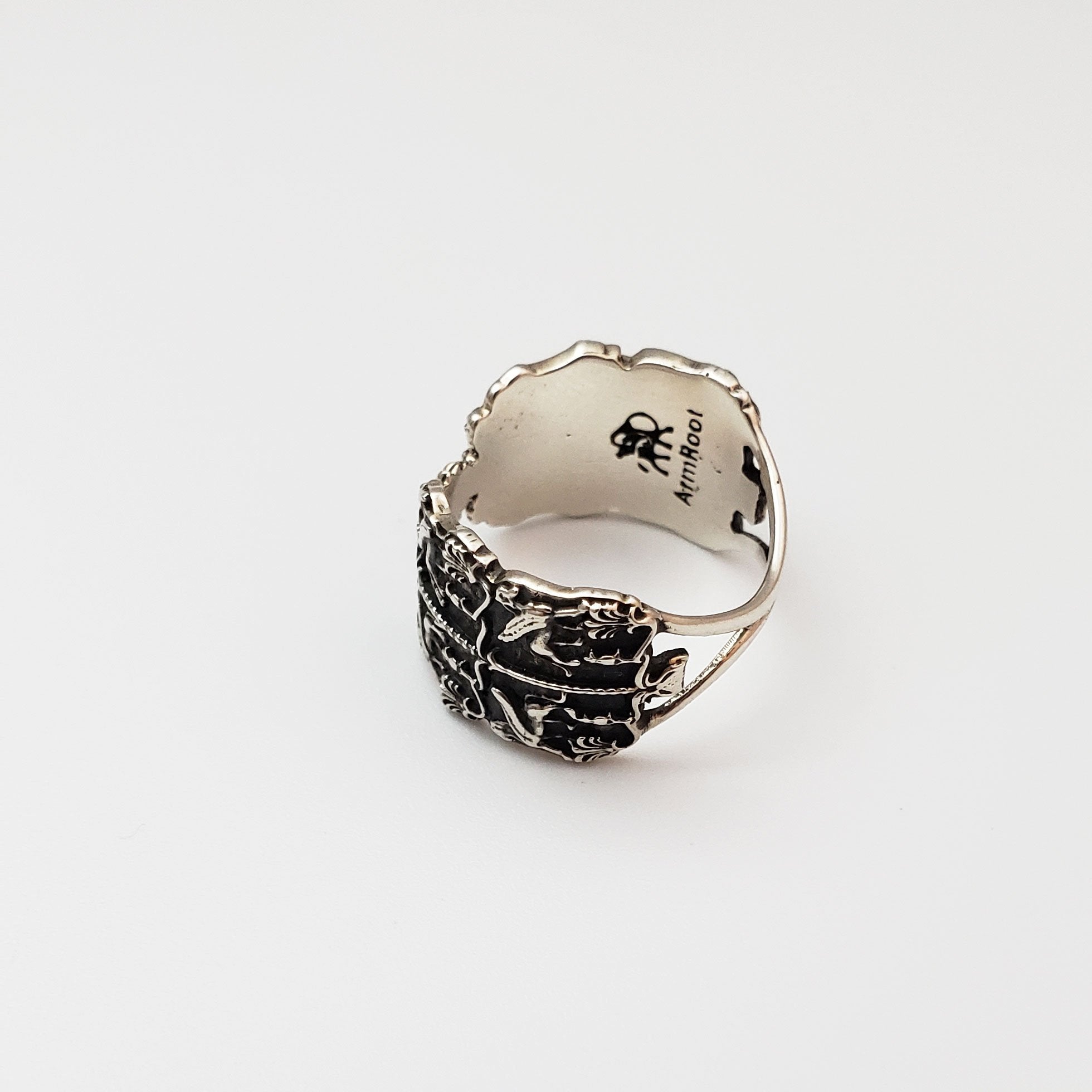 Arm Root Van Kingdom Ring