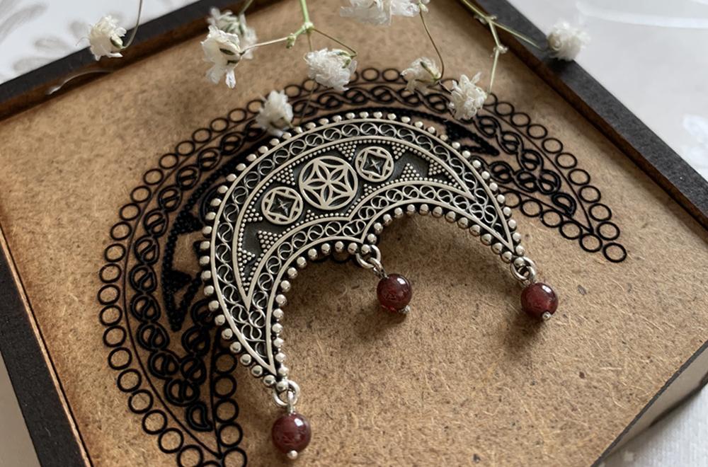 Arm Root Daghdghan Brooch with Garnet