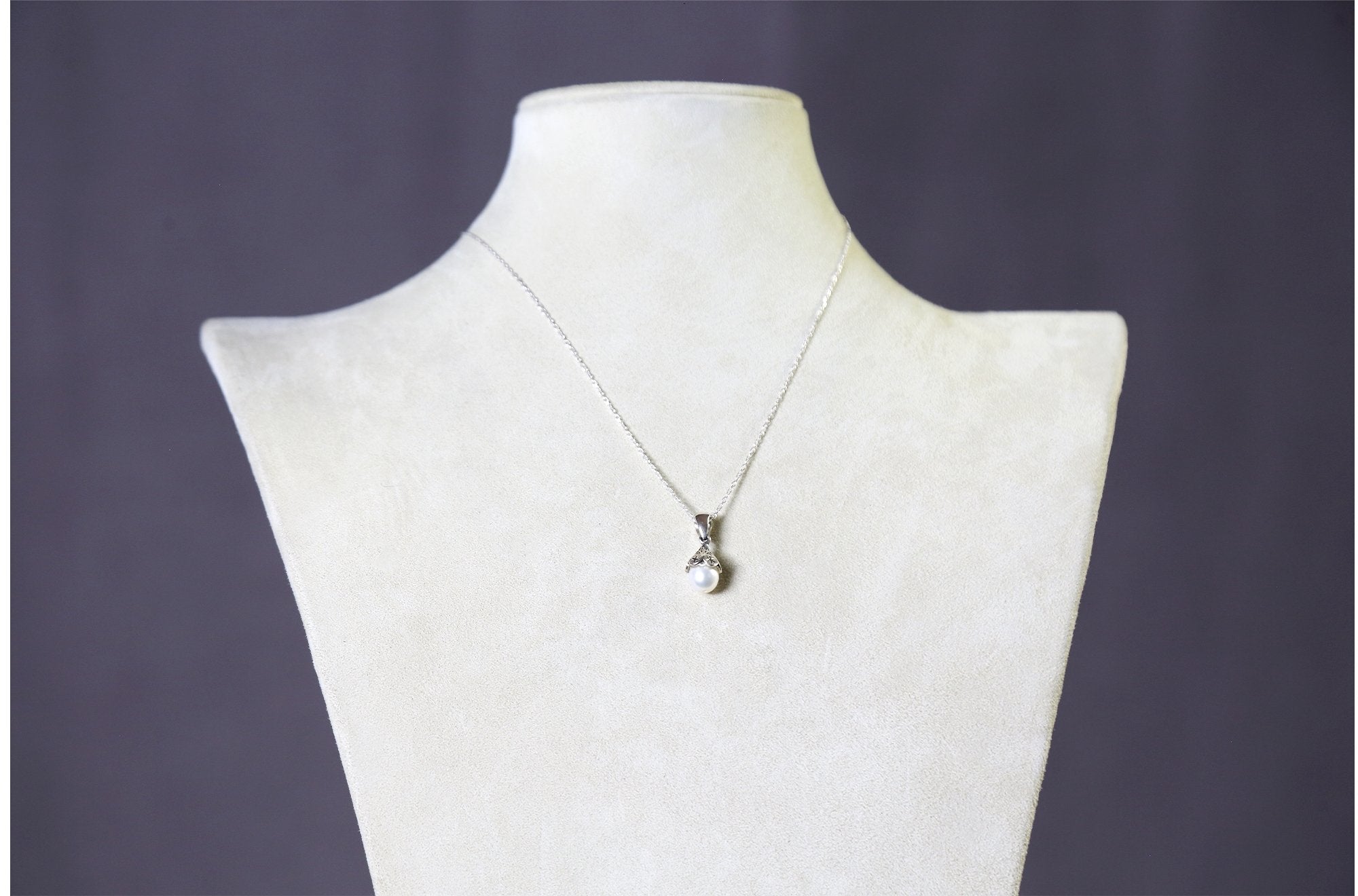 Arm Root Silver Queen Pendant with Pearl