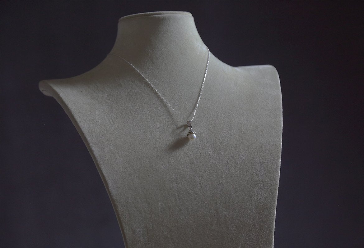 Arm Root Silver Queen Pendant with Pearl