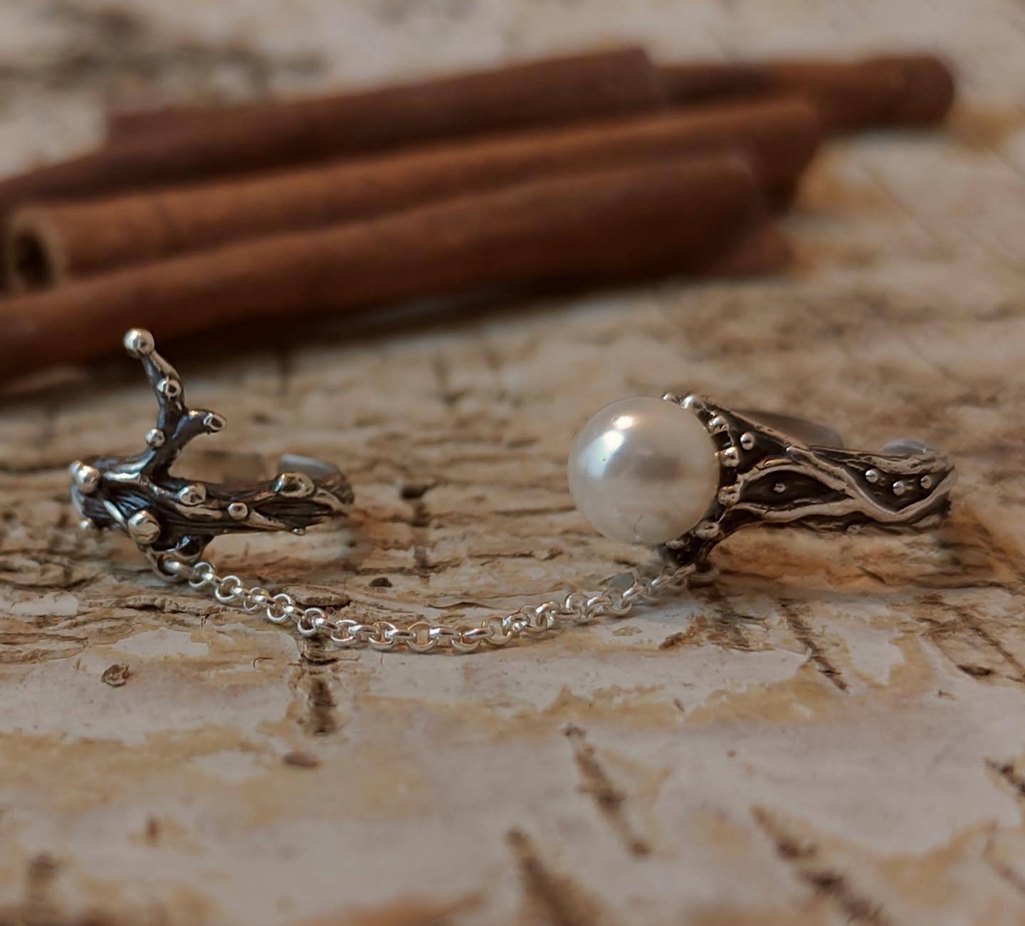 Aknik Silver Chain Ring with Pearl