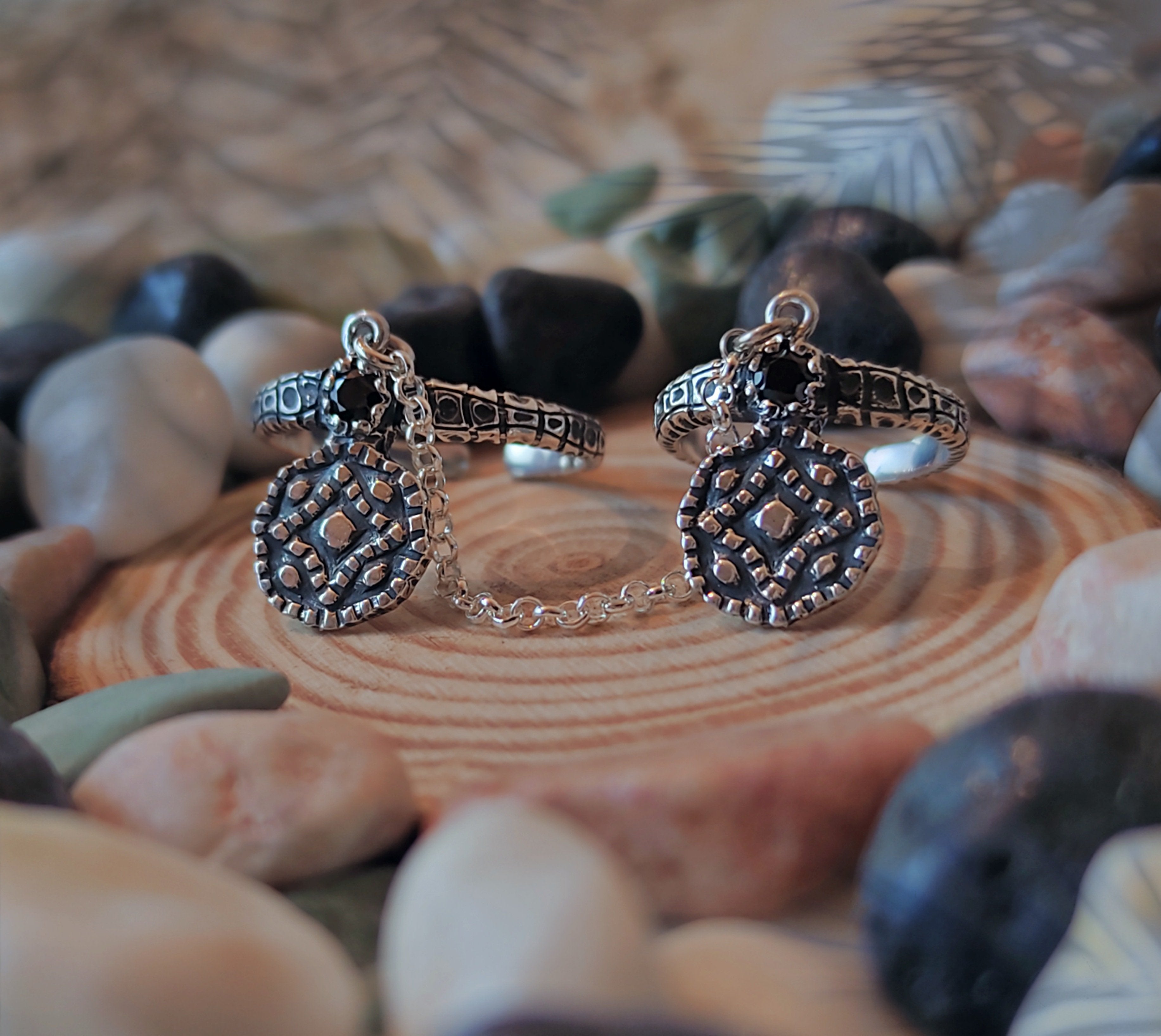 Vostan Silver Chain Ring with Onyx