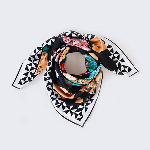 Moreni Scarf - Queen of My Heart (Black)