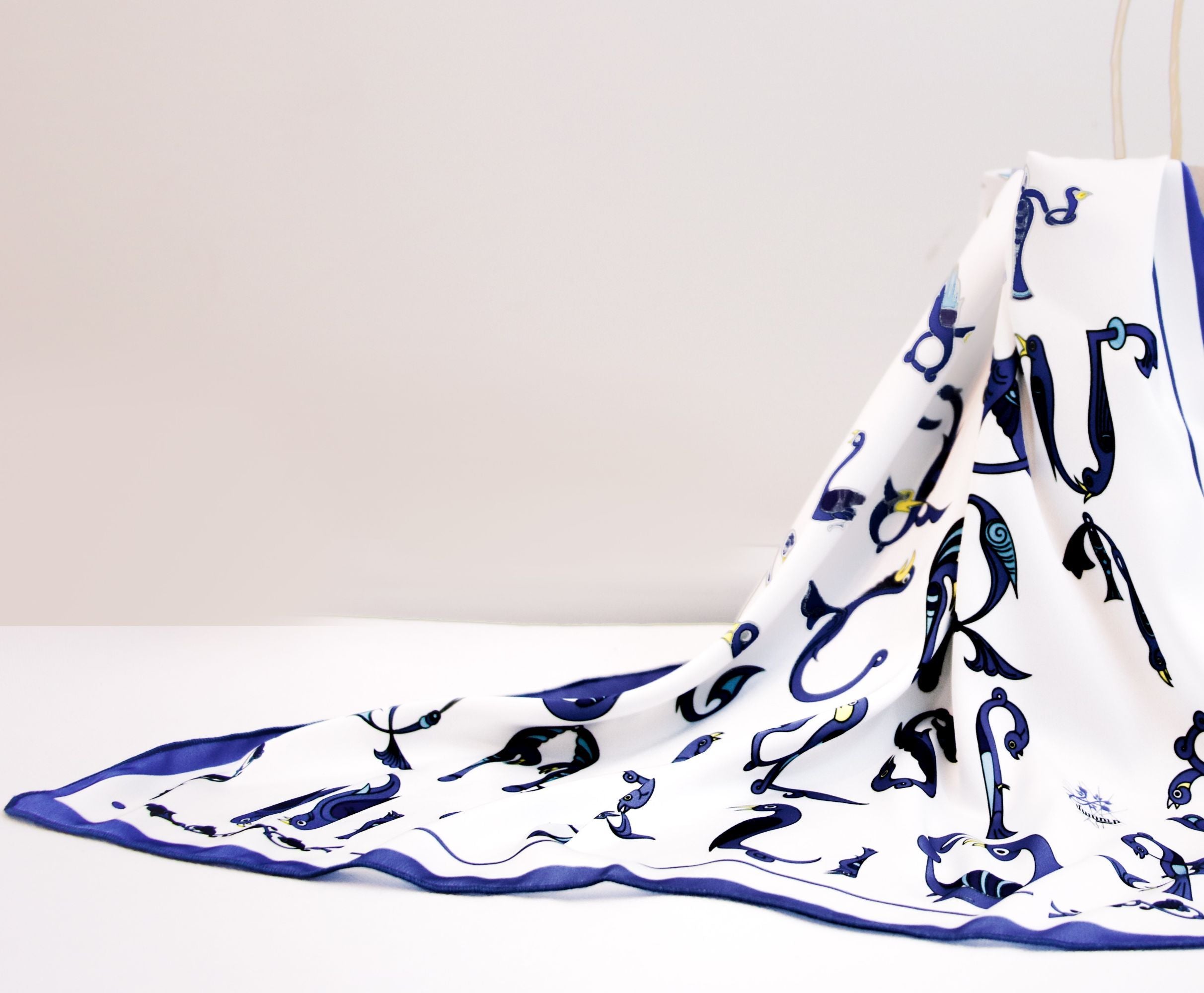 Masoor Armenian Letters Scarf White/Navy