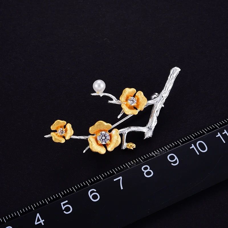 Flower Pin with Pearl