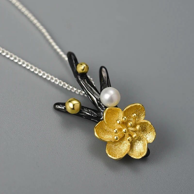 Flower Necklace with Pearl