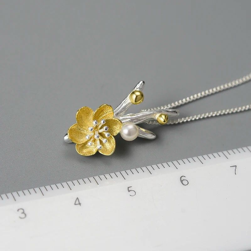 Flower Necklace with Pearl