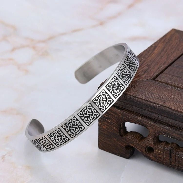 Ornamental Design Men's Bracelet