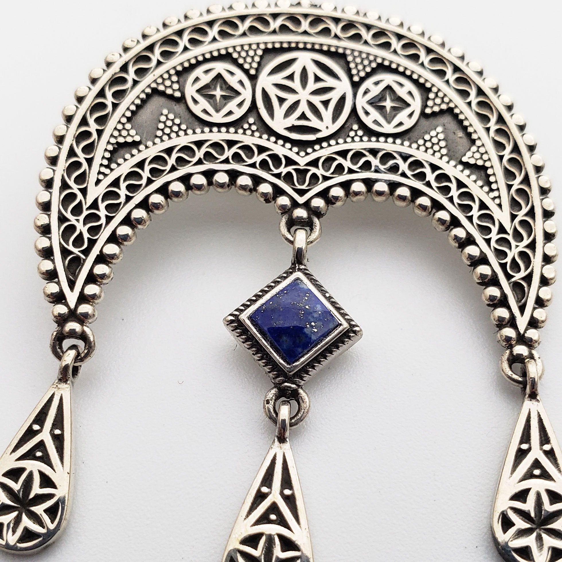 Arm Root Daghdghan Brooch with Lapis Lazuli