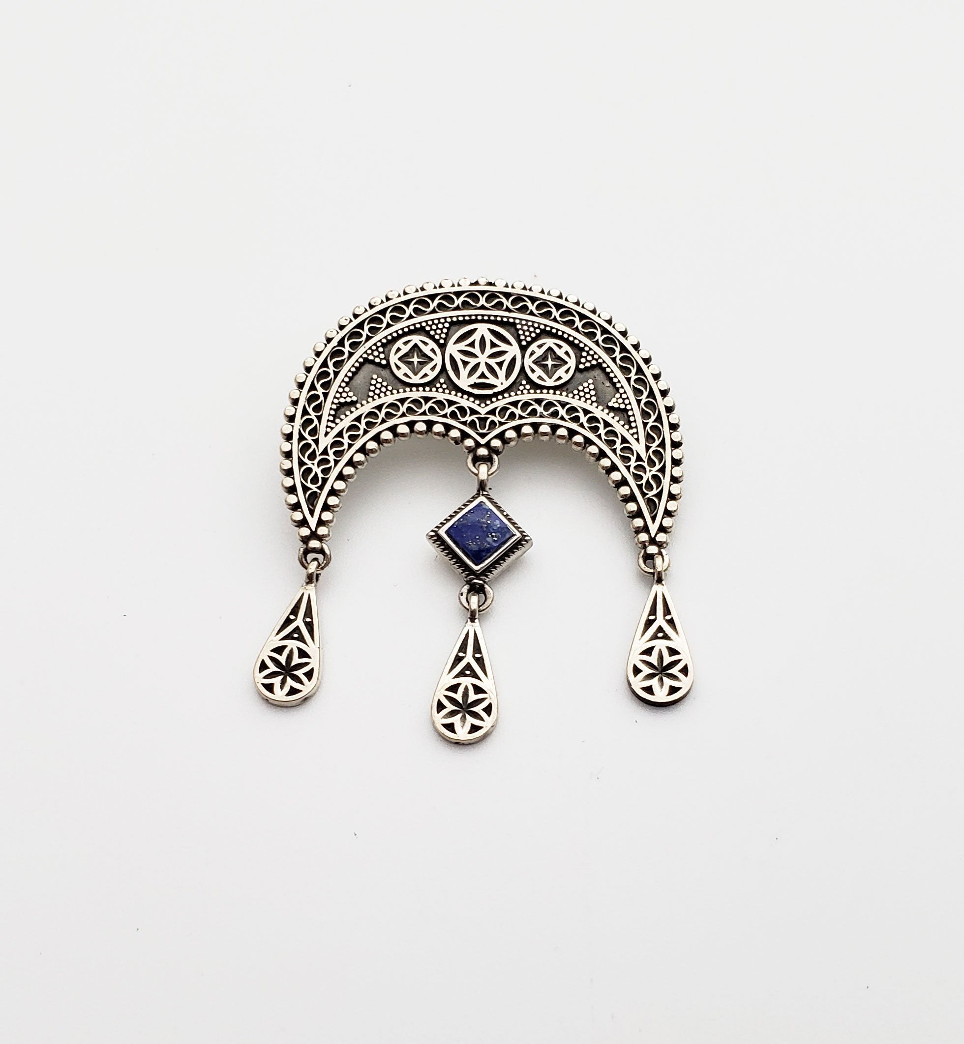 Arm Root Daghdghan Brooch with Lapis Lazuli