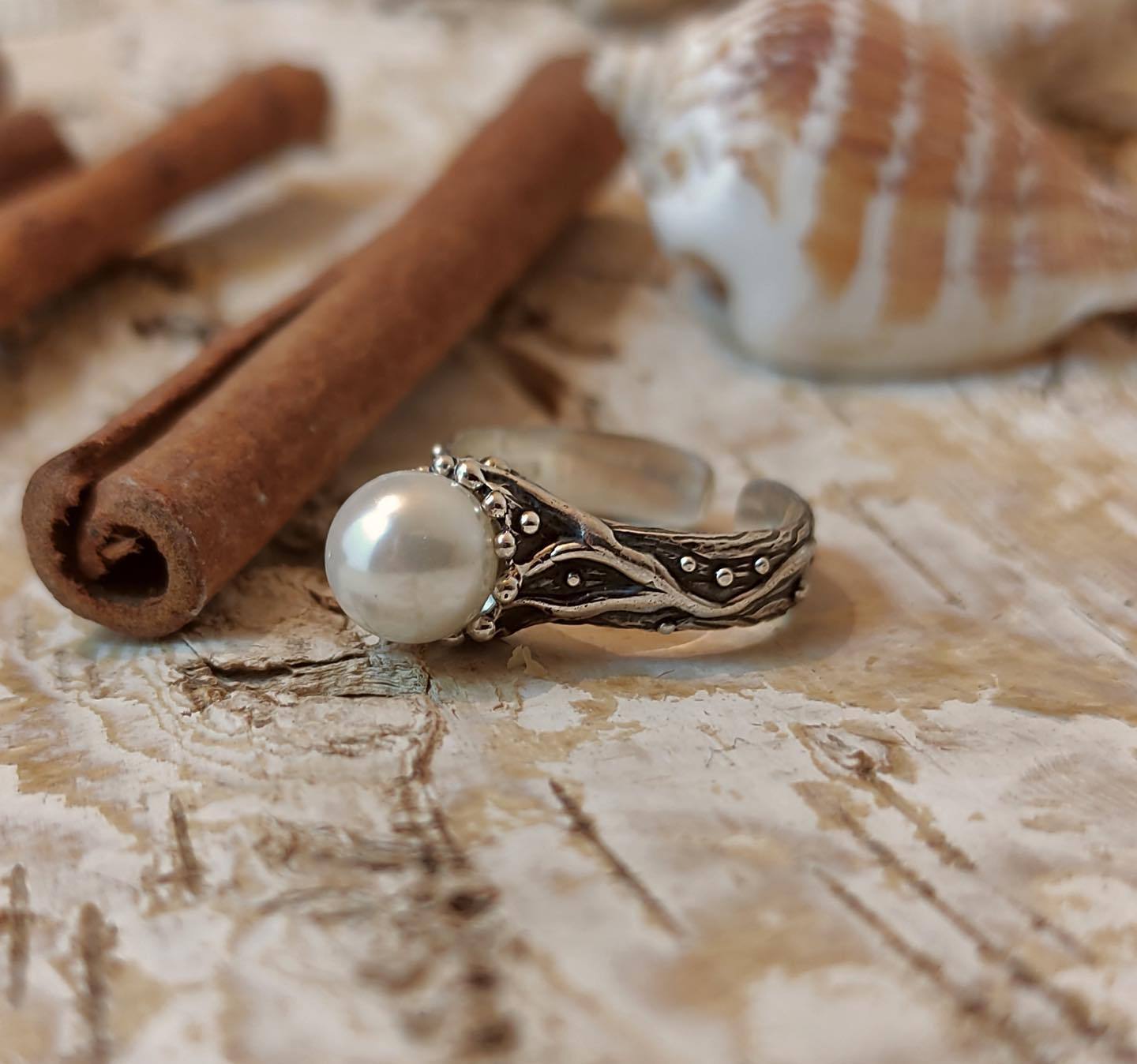 Hatik Silver Ring with Pearl